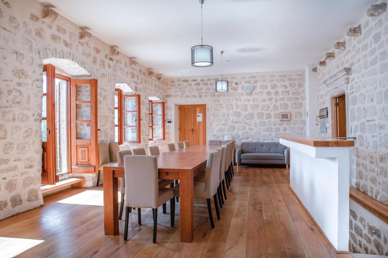 Guesthouse Mrshe Palace Пераст Екстер'єр фото